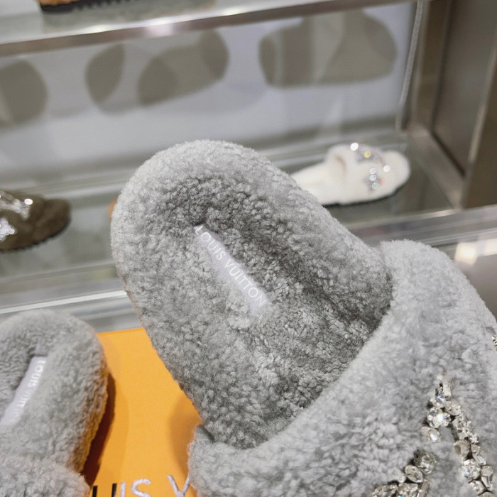 L&V sandal 102