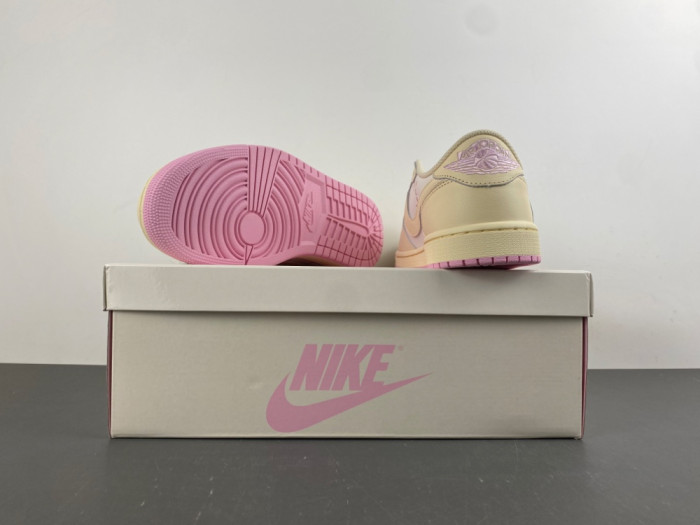 Air Jordan 1 Retro Low Travis Scott Shy Pink IQ7604-100
